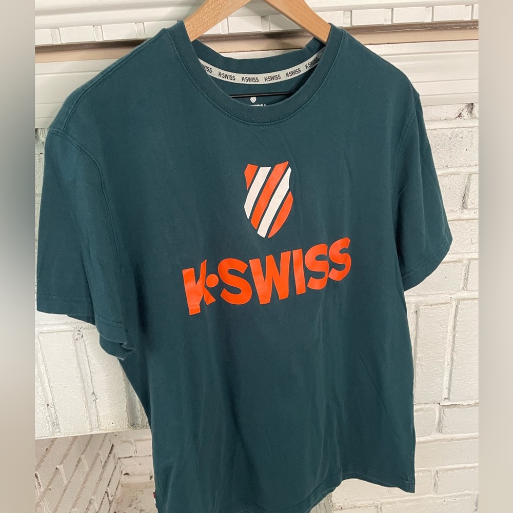 K Swiss Men’s T shirt. Pre owned. Size Large.